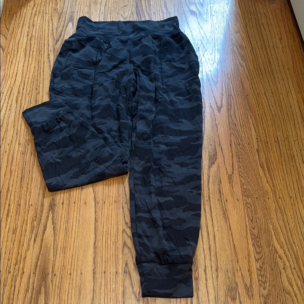 Athleta Salutation Dark Camouflage Joggers